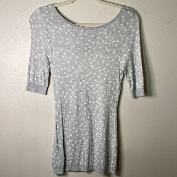 NWT Express Light Gray Polka Dot Knit Top - Picture 3 of 3